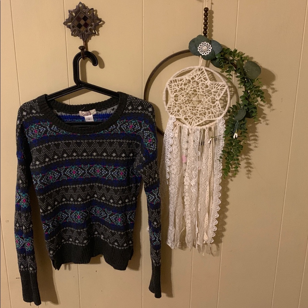 Sweater with tribal pattern